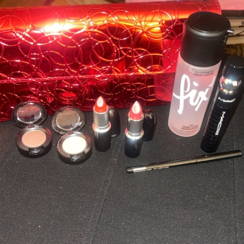 MAC 7 pc Makeup Bundle + Cosmetic Bag  $167 Value - Picture 6 of 13
